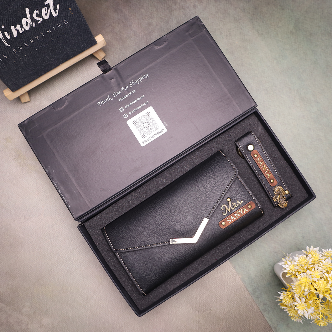 Premium Women’s Gift – Personalized Leather Clutch and Keychain Combo