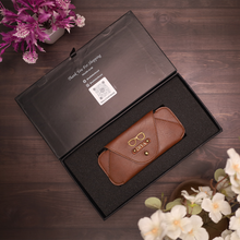 Load image into Gallery viewer, Customized Leather Eyewear Case with Name and Charm
