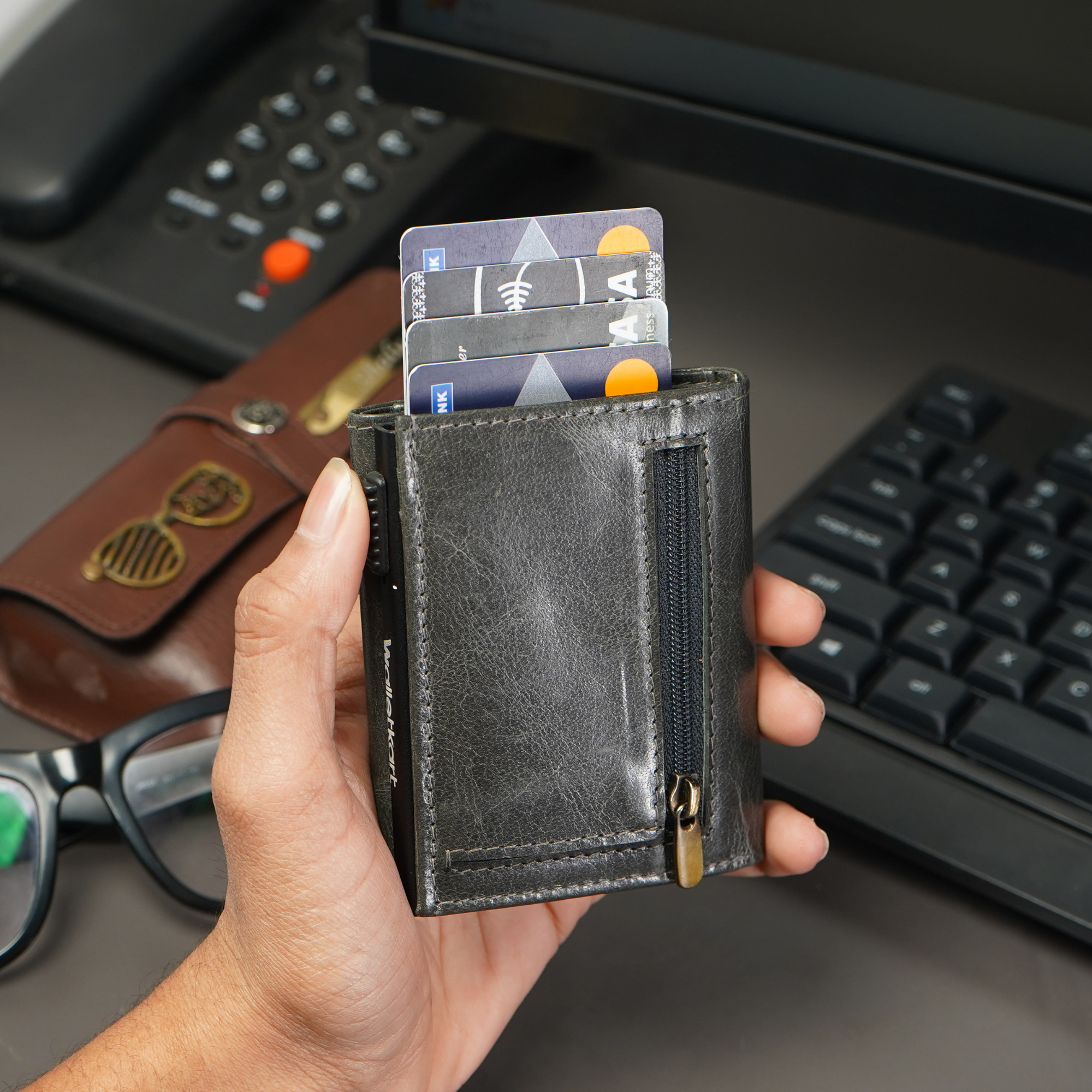 Elegant Genuine Leather Men's Metal Card Holder – Perfect for Professionals (STYLE ID #26)